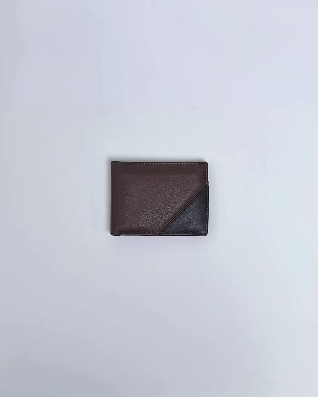 Karla Hanson Men's RFID Martin Bifold Wallet Leather with removable card insert product video. Person places cash, cards, and change inside compartments in wallet.